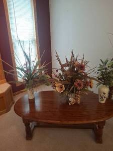 lot 1045 image: Dried Flower Floral Arrangements