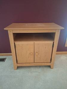lot 1047 image: Wood Storage Cabinet with Shelf and Two Doors