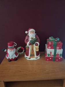 lot 1058 image: 3 Pieces Christmas Decoration - Cookie Jars and Tea Pot