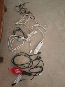 lot 1059 image: Lot of Electrical Cords, Power Strip and Work Light
