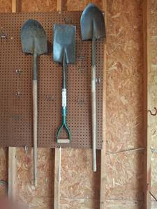 lot 1081 image: 3 Shovels