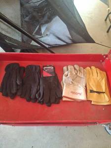 lot 1082 image: Work Glove Lot - Jersey Gloves, Lined Palms and Yellow Leather