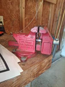 lot 1083 image: Columbian NO. 04M2 Bench Vise