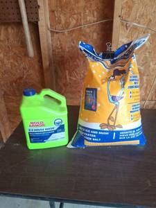 lot 1094 image: Mold Armor E-Z House Wash (34 full) and Rock Salt Ice Melt Bag