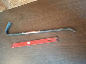 lot 1097 image: Pry Bar and Flat Bar