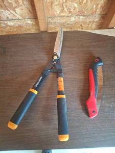 lot 1103 image: Fiskars Shears and Folding Saw