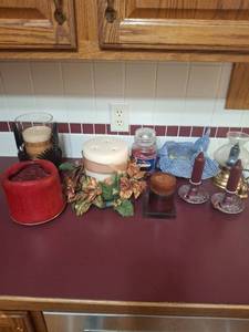 lot 1118 image: Candle Collection Lot Pillar Candles, Jar Candles, Candlesticks, Decorative Accents