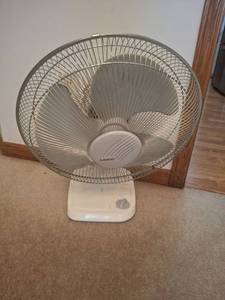 lot 1122 image: Lasko Oscillating Fan