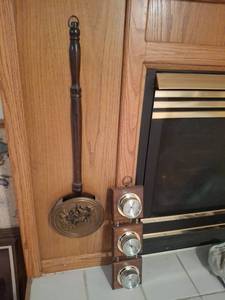 lot 1125 image: Wall-Mounted Barometer and Decorative Bed Warmer Pan