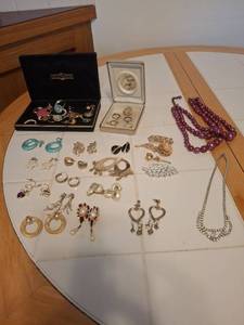 lot 1152 image: Jewelry Lot Earrings, Rings, Necklaces, Bracelets