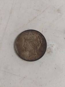 lot 2000 image: 1922 Peace Silver Dollar