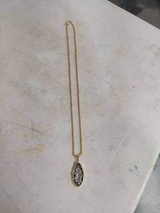 lot 2007 image: Chain Necklace with Agate Pendant