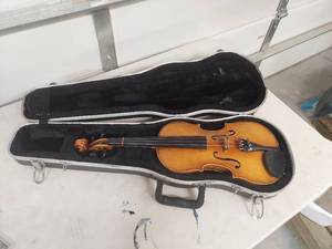 lot 2048 image: Violin with Hard Case - Western Germany