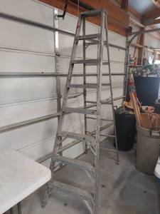 lot 1184 image: 10ft Aluminum Step Ladder