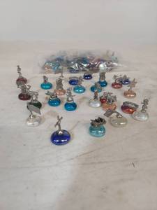 lot 1186 image: Lot of Miniature Figurines on Colored Glass Bases