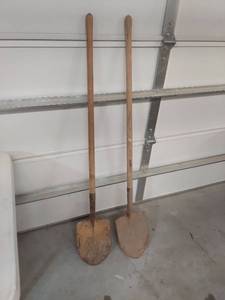 lot 1227 image: (2) Round Point Shovels