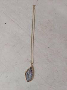 lot 1238 image: Pendant Necklace with Agate Slice