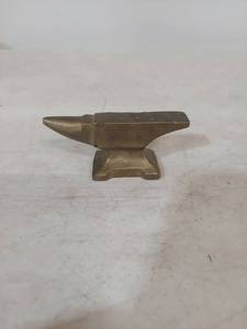 lot 1267 image: Small Brass Jewelers  Salesman Sample Anvil