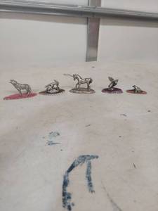 lot 1276 image: 5-Piece Miniature Animal Figurines with Polished Geode Bases