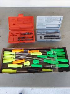 lot 2006 image: Hand Tools Lot - Screwdrivers and Bits