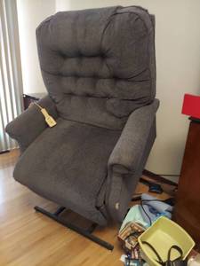 lot 2028 image: Blue Power Lift Chair