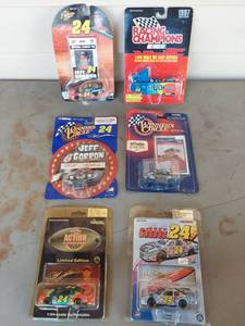 lot 2066 image: Jeff Gordon NASCAR Die-Cast Model Car Lot