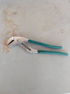 lot 2067 image: Diamalloy Groove Joint Pliers - 15in