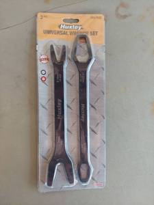 lot 2078 image: Huxley Universal Wrench Set 2-Piece