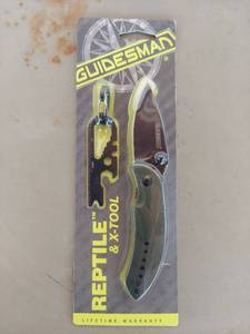 lot 2087 image: Guidesman Reptile 8-in-1 Multi-Tool Keychain & Folding Knife