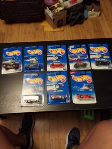 lot 2147 image: Hot Wheels 8-Car Lot - 1990s Blue Card Mattel Die Cast Vehicles