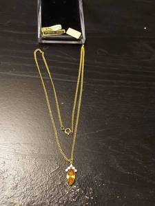 lot 2152 image: Necklace with Amber Marquise Pendant