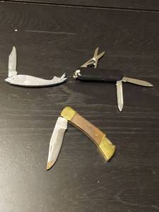 lot 2154 image: Pocket Knife Lot - 3 Pieces