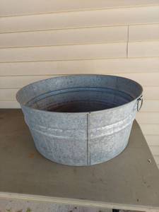 lot 2170 image: Galvanized Was Tub - 24 inch