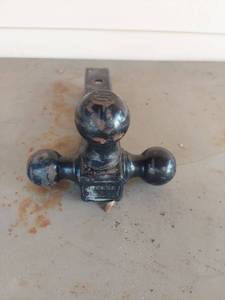 lot 2175 image: Reese Tri-Ball Slip-in Hitch
