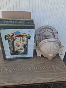 lot 1007 image: Wall Fountain, Lion Head Pump Operated