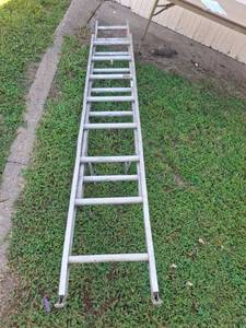 lot 1010 image: Aluminum Extension Ladder - 16 ft