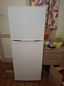 lot 1017 image: Top-Freezer Refrigerator White 2-Door