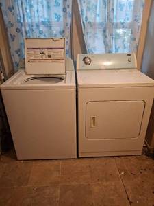 lot 1019 image: Whirlpool Top Load Washer and Crosley Electric Dryer Pair
