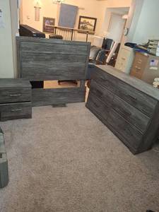 lot 1021 image: 3-Piece Bedroom Set, Gray Wood Finish - Full Size Bed, Dresser and Nightstand
