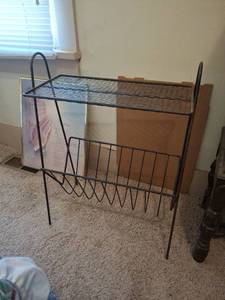 lot 1027 image: Metal Wire Shelf Rack with Record Holder