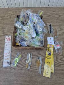 lot 1029 image: Fishing Hooks and Lures Lot