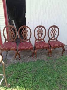 lot 1061 image: Set of 4 Dining Chairs with Oval Medallion Backs