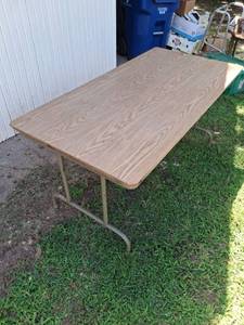 lot 1063 image: 5 Ft Folding Table