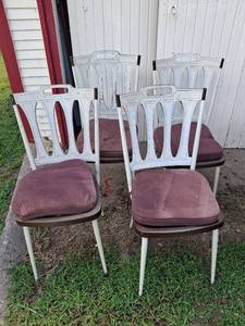 lot 1067 image: 4 Dining Chairs White Frame