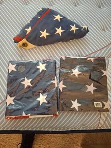 lot 1078 image: American Flags (3)