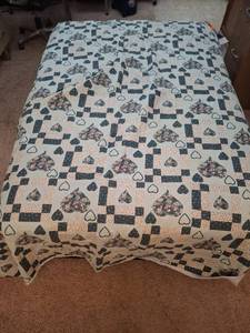 lot 1081 image: Patchwork Heart Quilt with Floral and Checkered Pattern
