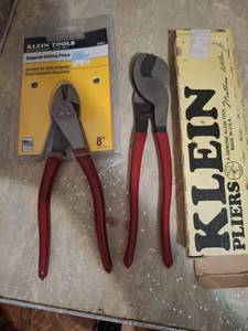 lot 1096 image: Klein Tools Diagonal-Cutting Pliers and Cable Cutters