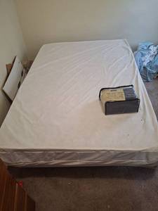 lot 1097 image: Full Size Mattress Set with Sheets