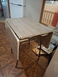 lot 1103 image: Drop Leaf Dining Table