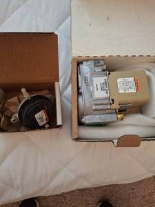 lot 1121 image: Honeywell Gas Valve & Pressure Switch